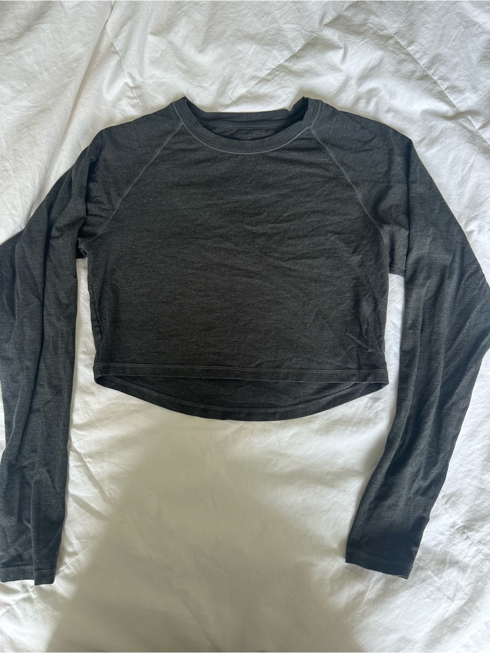 Alphalete Women's Long Sleeve Cropped Top in Charcoal